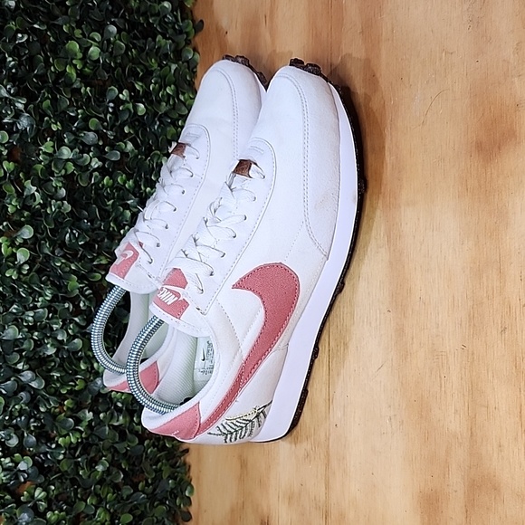 Nike Shoes - Nike Daybreak SE Shoes | Size: 9.5 (Womens) | White & Pink